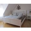 Schlafen

Verträumtes Schlafzimmer mit hochwertiger Ausstattung. Kunstwerke und liebevolle Dekoration verzaubern
den ganzen Raum.