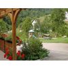 Terrasse - Blick zum Kinderspielplatz vor dem Haus