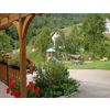 Terrasse - Blick zum Kinderspielplatz am Haus